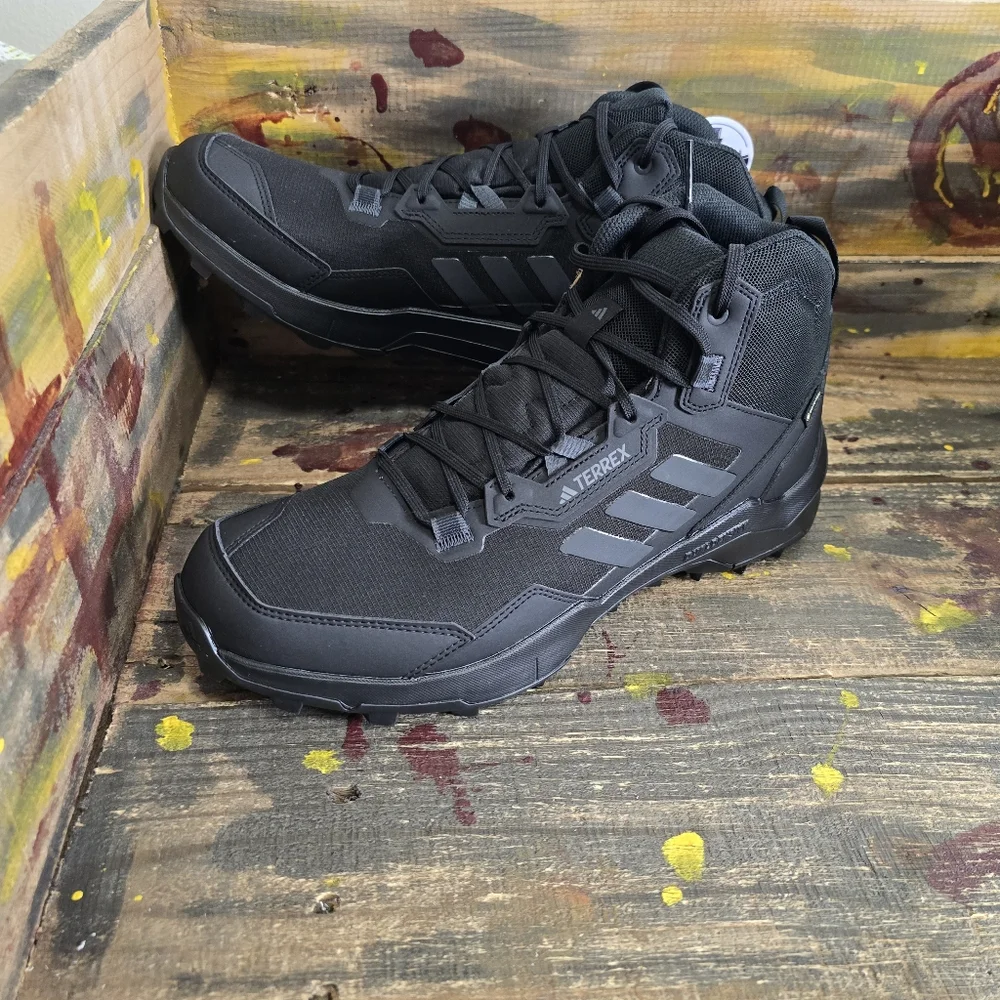 Men adidas athletic Gore-tex‎ boots size 10.5, 11 new